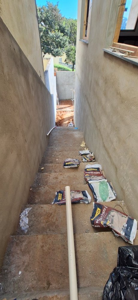 Lateral Casa-Acesso area Servi�o